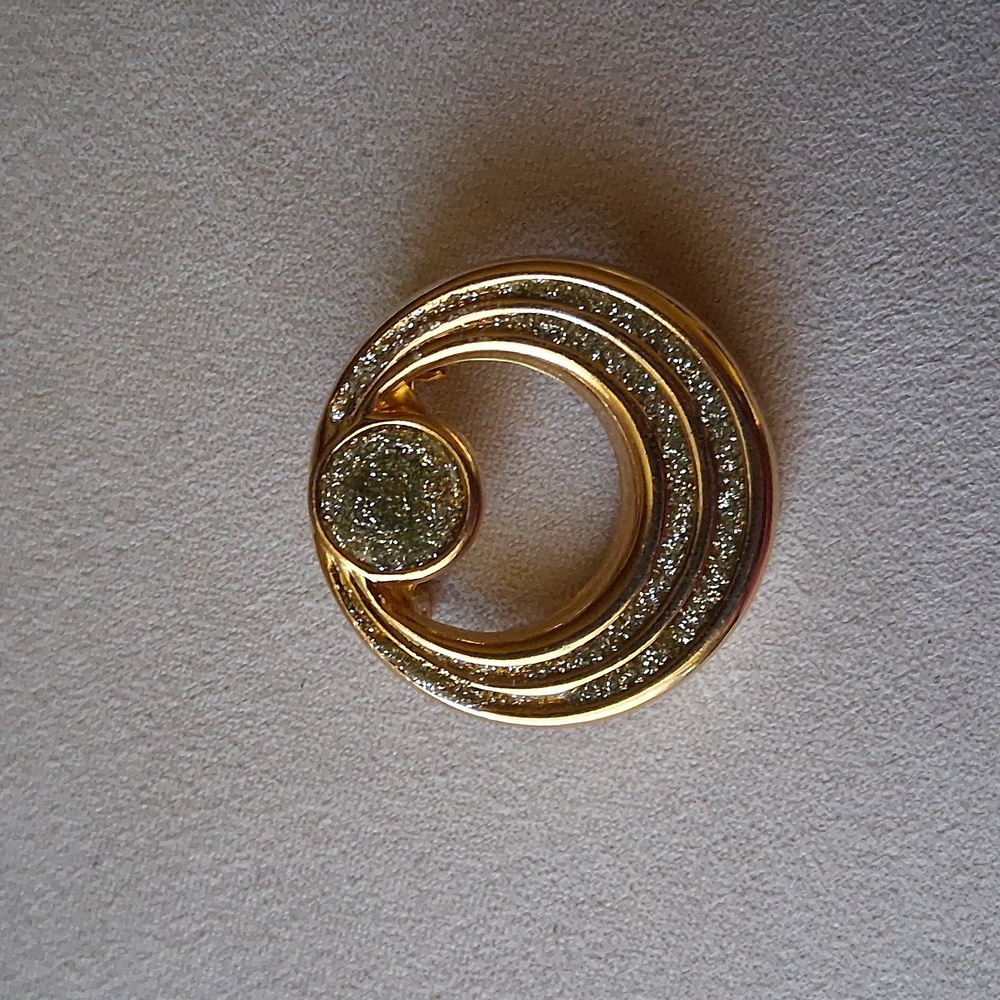 Vintage Brooch with Gold And Shimmery Diamond Dust